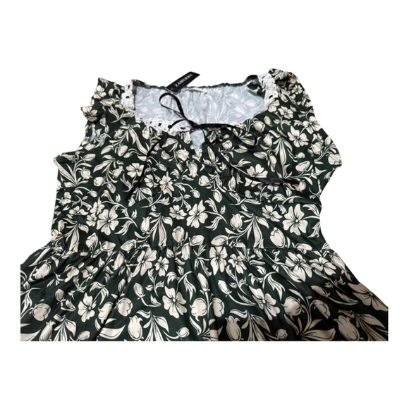 Floral Dark Green and Cream Dress - Picture 4 of 9